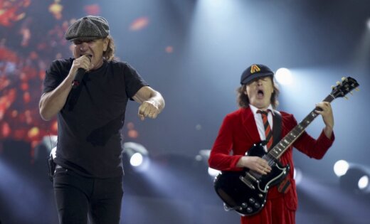 Вокалист AC/DC Брайан Джонсон прекратил участие в туре группы