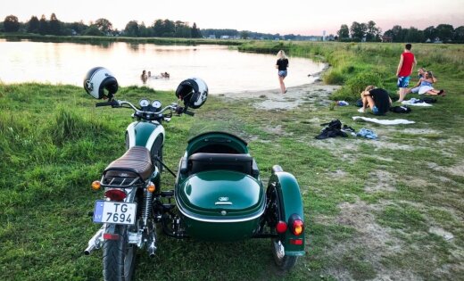   Delfi tries: With a sidecar on the lake like a bear 