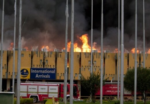 Международный аэропорт столицы Кении - Найроби - закрыт из-за пожара