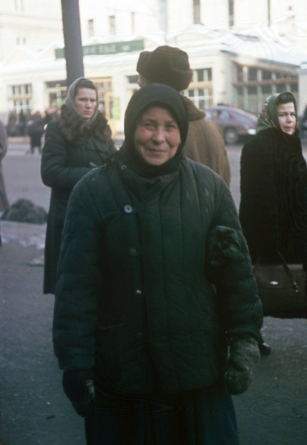 12 уникальных цветных фото улиц и людей в СССР, сделанных майором армии США в 1950-х