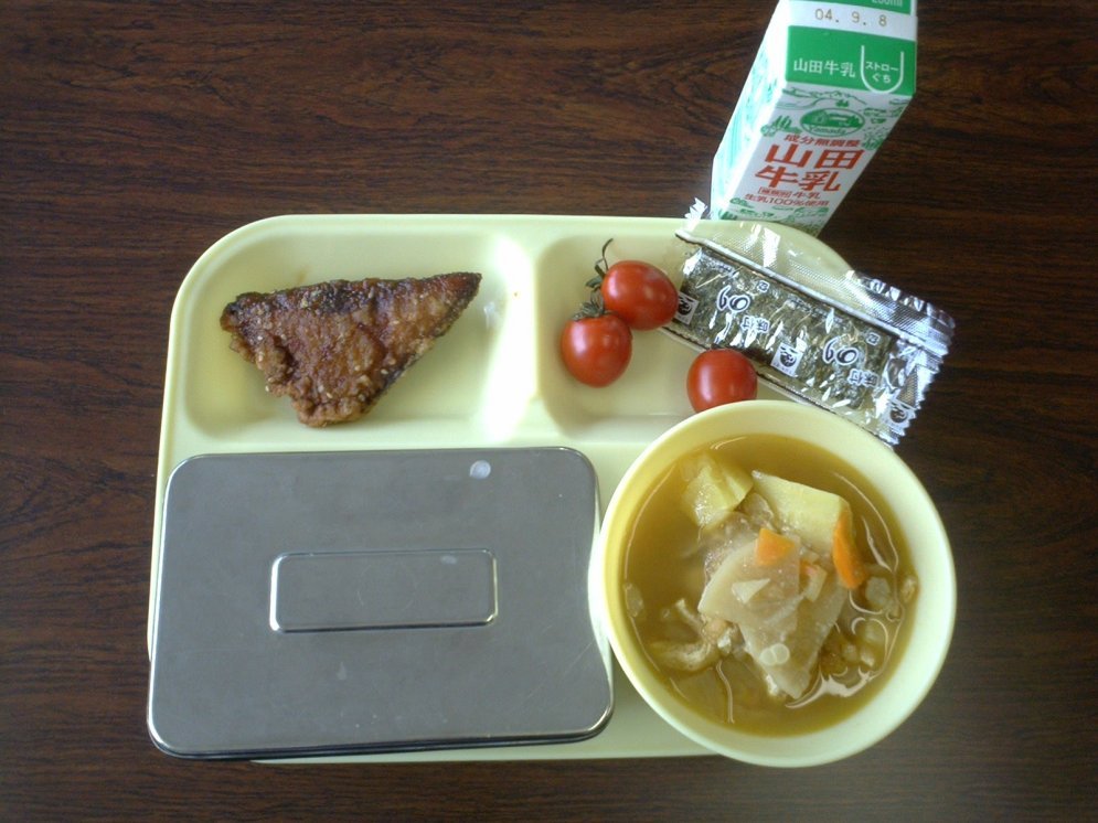 Maltīte skolās: ko bērni ēd Ukrainā un citur pasaulē