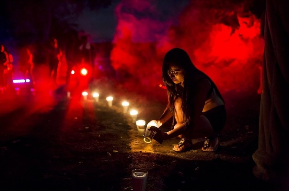 Unikāli kadri: fotogrāfs iemūžina īstu Sātana pielūgšanas rituālu