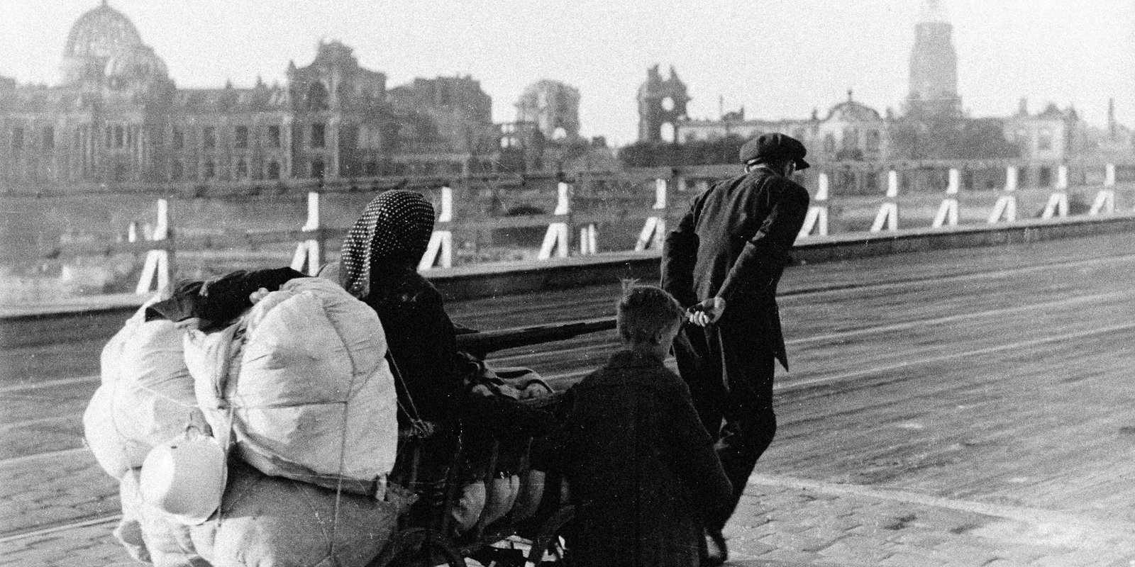 Bēgļi liesmu jūrā – kā latvieši 1945. gadā pārdzīvoja Drēzdenes pelnu dienas