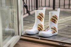 &#x27;McDonald&#x27;s&#x27; laiž klajā savu apģērbu līniju ar burgeru attēliem