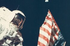 Pirmais selfijs orbītā un pirmā krāsainā Zemes fotogrāfija – unikāli NASA kadri