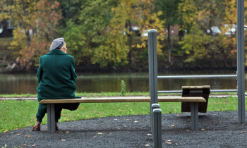 Saeima vērtēs ierosinājumu izsniegt lielākus pabalstus vientuļajiem pensionāriem