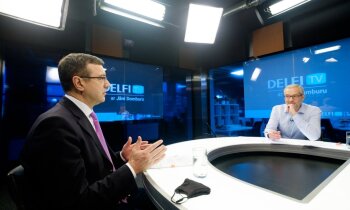 'Delfi TV ar Jāni Domburu' atbild finanšu ministrs Jānis Reirs. Pilns ieraksts