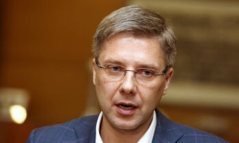 Ministrija atklāj iespējamus Ušakova likumpārkāpumus; mēram dod pēdējās septiņas dienas