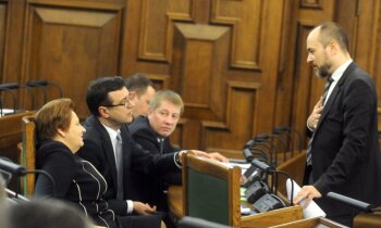 Saeima atbalsta 2015.gada budžetu; Ukrainas krīze 'izcirpusi' 100 miljonu eiro robu