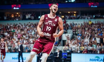 Latvijas basketbola izlase pirmo reizi pēc neatkarības atgūšanas uzvar Serbiju