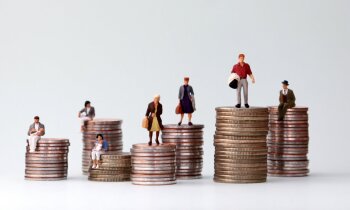 Просить прибавку или искать новую работу? Сравните среднюю зарплату в разных отраслях