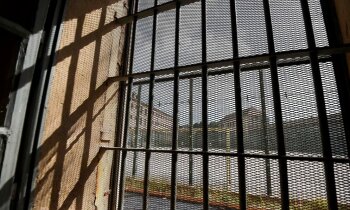 Par 15 eiro piekrīt aiznest ieslodzītajam bīstamu vielu; tiek pie trīs gadiem cietumā