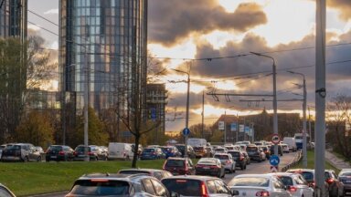 Lai mazāks stress un risks iekļūt avārijā: padomi, ko ņemt vērā sastrēgumu laikā Rīgā