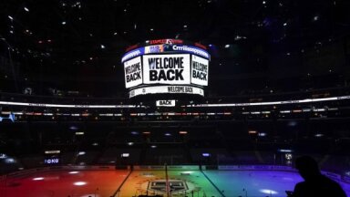 Клубы НХЛ отказываются от ЛГБТ-символики, чтобы защитить игроков из РФ от обвинений в 