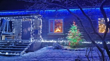 Foto: Par godu Ziemassvētkiem un gadumijai Rugāju novadā rotājas arī mājas