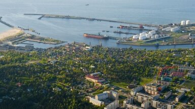 Ventspils brīvostā par 6 miljoniem eiro demontēts ar naftas produktiem piesārņotais muliņš