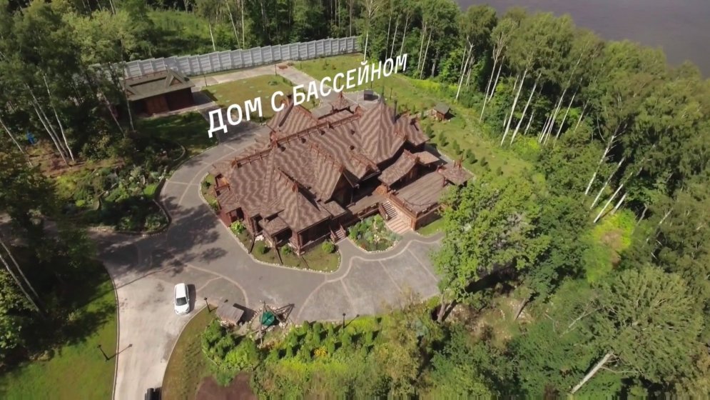 Уникальное ВИДЕО дачи Медведева: лыжная трасса, бассейны и "домик для уточки"