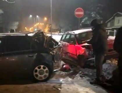 Video: Naktī Ziepniekkalnā avarējuši divi 'Audi', abi autovadītāji aizbēguši