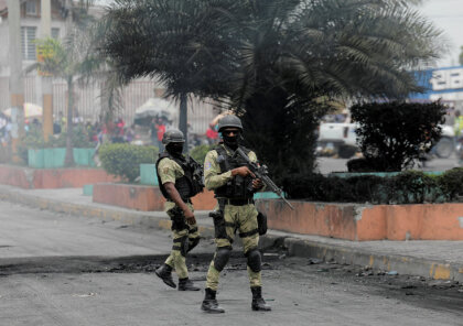 Haiti policija pārņēmusi gangsteru kontrolē nonākušo degvielas termināli