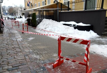 Подскользнувшись на скользких улицах, в Риге травмы получили 38 человек