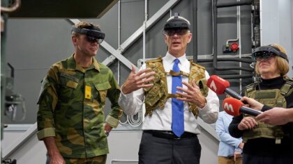 Foto: Kariņš un Pabriks Ādažos testē 5G militārās tehnoloģijas