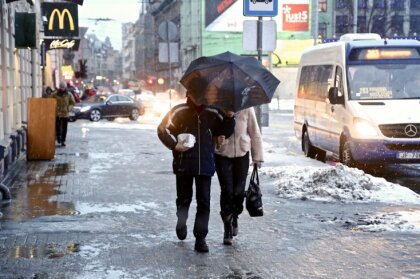 В ночь на пятницу температура воздуха в Латвии повысится до +7 градусов