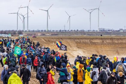 Foto: Vācijas policija no Luceratas ciema izvedusi visus klimata aktīvistus