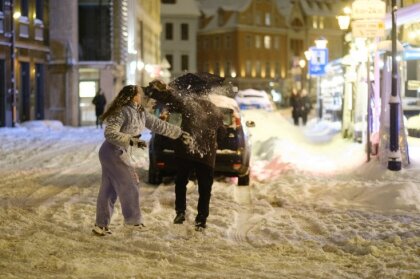 Sniega segas biezums Alūksnē pieaudzis līdz 35 centimetriem; dienā snigs visā Latvijā