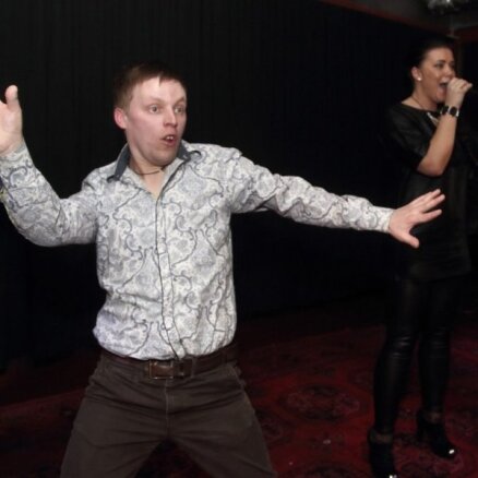 Foto: Kā šovbiznesa dīvainis Antons plosījās savā jubilejā