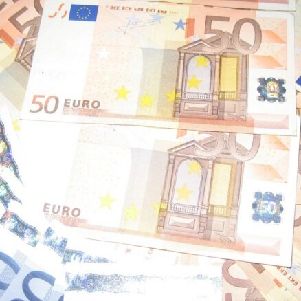 Eiro viltojumu atpazīšanai tirgotājiem iesaka iegādāties naudas skenerus