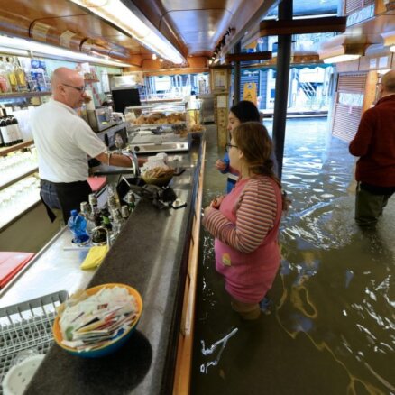 Foto: Daiļajā Venēcijā turpinās pusgadsimta plūdi
