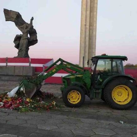Исполнительный директор Риги: у памятника в Пардаугаве цветы убирали трактором и в прошлые годы