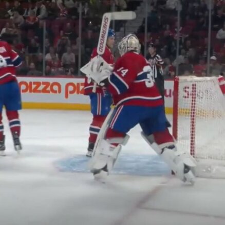 Video: 'Sabres' dominance sanikno 'Canadiens' vārtsargu