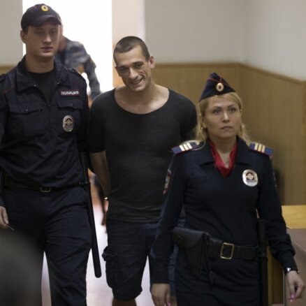 Прокуратура потребовала для Павленского штраф