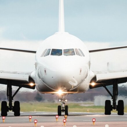 Kas veido aviobiļešu cenas un ar ko būs jārēķinās turpmāk?