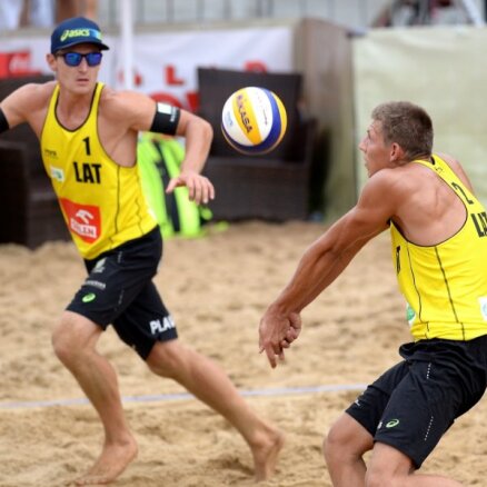 Latvijas pludmales volejbola dueti Olštinas 'Grand Slam' izslēgšanas spēles sāks no pirmās kārtas
