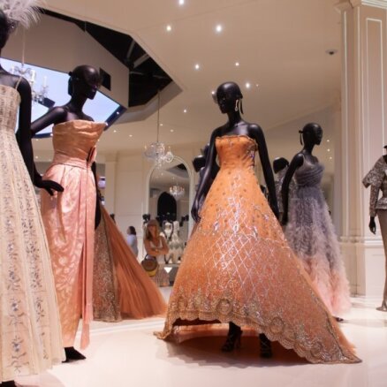 'Dior' zīmola stāsts: modes orākuls, kuru apsūdzēja sieviešu vulgarizēšanā