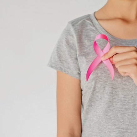 Viena vietā divi mamogrāfijas izvērtēšanas speciālisti. Krūts vēža ārstēšanas uzlabošana