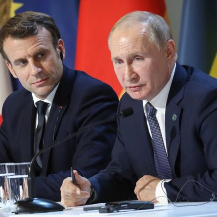 Saasinoties Ukrainas krīzei, Putins un Makrons svētdien ieplānojuši telefonsarunu