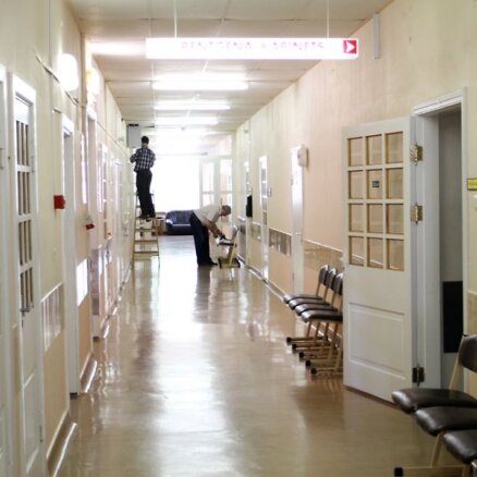 Rīgas 2. slimnīcu pārprofilēs tikai Covid-19 slimnieku ārstēšanai; 1. slimnīcā izvietos papildu gultas