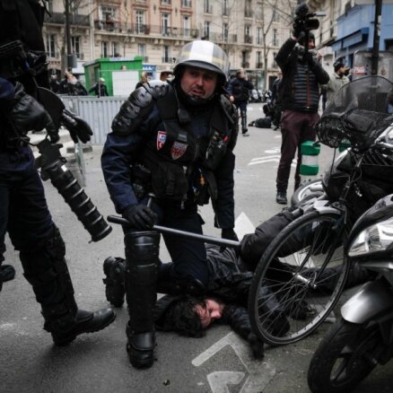 Foto: Franciju ceturtdien paralizējuši streiki