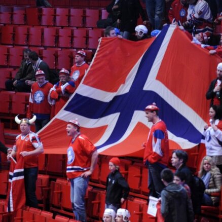 Norvēģijas hokejisti ar grūtībām pieveic Slovēniju