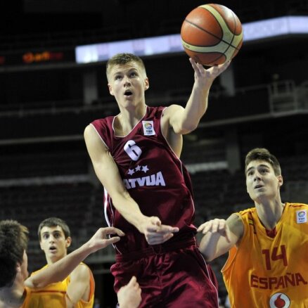 Porziņģis kļuvis par trešo visu laiku jaunāko Spānijas čempionātā 'double-double' sasniegušo basketbolistu