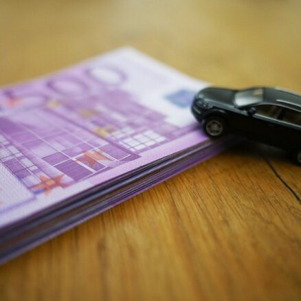 Mazlietota auto iegādei cilvēki atvēl aptuveni 13 700 eiro, jauna auto iegādei – virs 21 000 eiro