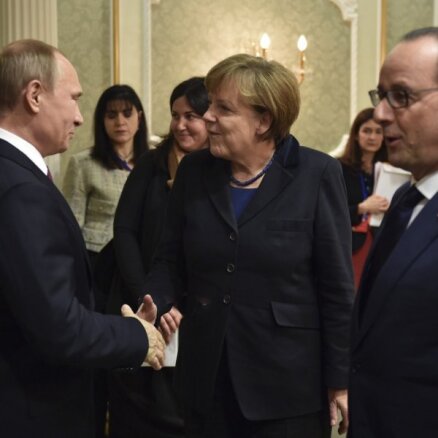 Путин, Олланд и Меркель обсудили Донбасс и поддержали прекращение огня