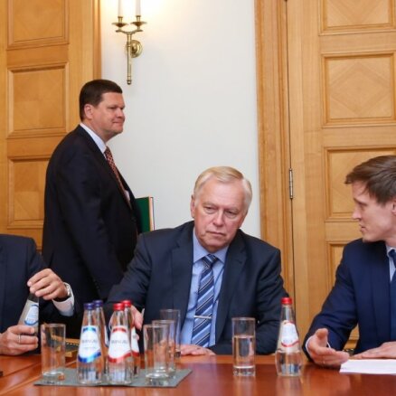 Gerharda plāns atlaist Rīgas domi nepārliecina ZZS; citas partijas optimistiskākas