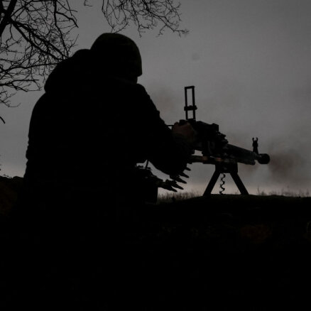 Ukrainai akūti trūkst munīcijas, ziņo laikraksts