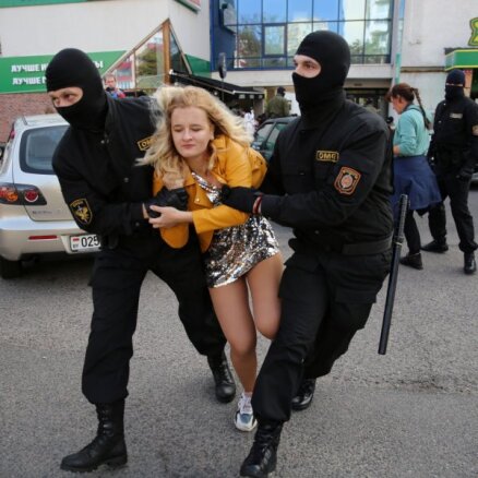 Baltkrievijā aizturētie protestētāji pakļauti sistemātiskai spīdzināšanai, ziņo 'Amnesty International'