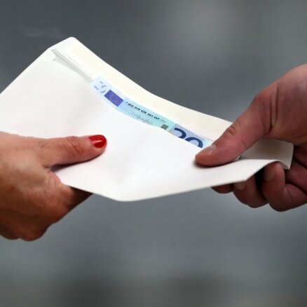 Дело о зарплатах "в конверте": фирма выплатила сотрудникам более 70 000 евро