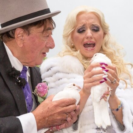 Foto: Kā bagāts večuks apprecēja 'Playboy' zaķi